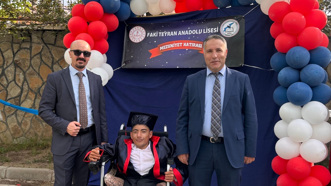 Okulumuz 2024-2025 Eğitim Öğretim Yılı Mezunlarını Verdi